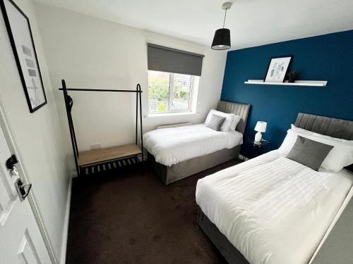 Ένα ή περισσότερα κρεβάτια σε δωμάτιο στο Spacious 3-Bedroom house with 5 beds and sofa-bed