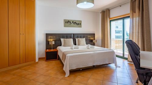 2BDR W AC -2min from beach- by LovelyStay