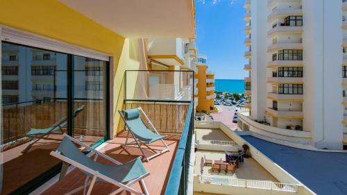 2BDR W AC -2min from beach- by LovelyStay