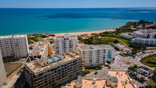 2BDR W AC -2min from beach- by LovelyStay