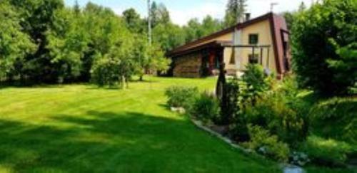 a house in the middle of a green yard at Chata Anna in Nižné Hágy