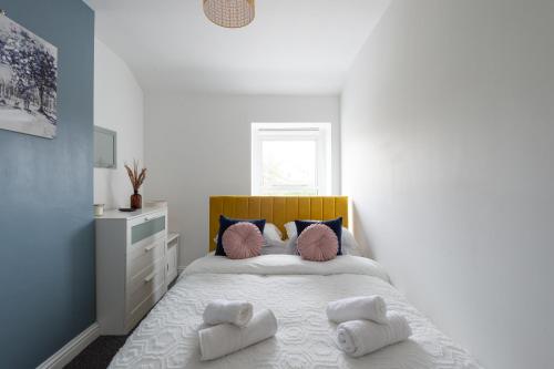 Un pat sau paturi într-o cameră la Unique House - Leisure - Garden - Lake District