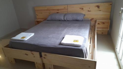 Ένα ή περισσότερα κρεβάτια σε δωμάτιο στο Departamento de 2 dormitorios con Terraza y Asador