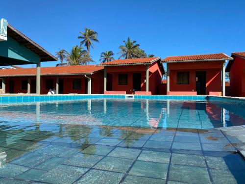 a swimming pool in front of a house at Takito Kite House, Praia da Baleia, Itapipoca CE in Franco