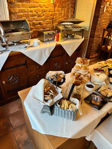 Comida en o cerca de este hotel