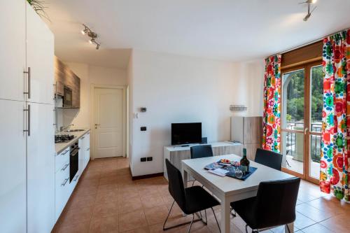 a kitchen and dining room with a table and chairs at Villa Bornico Margherita in Toscolano Maderno