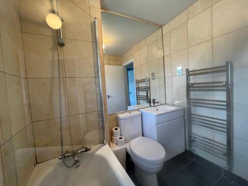 Ένα μπάνιο στο Brighton Central Home with free parking