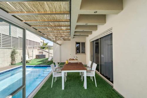 Perfect Villaの敷地内または近くにあるプール