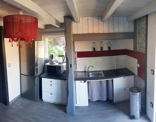 Küche/Küchenzeile in der Unterkunft Le Verger de Kermauny