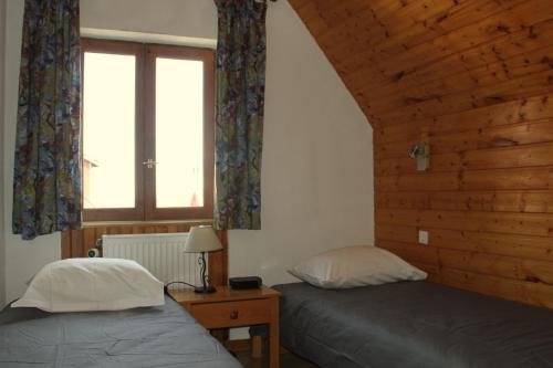 Giường trong phòng chung tại les Gîtes 2-4 pers Rémy HEROLD
