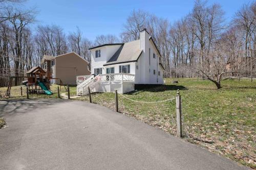 Gallery image of Cozy Poconos Mountain House with 3 bedrooms in Tobyhanna