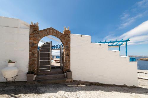 an entrance to a white building with an archway at Blue Waves View in Batsi