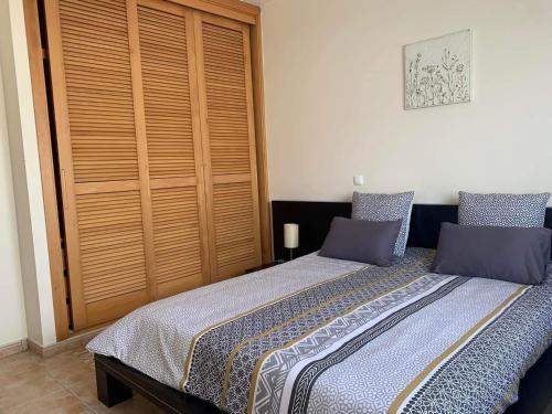 Voodi või voodid majutusasutuse Porto Santo Casa Dourada toas