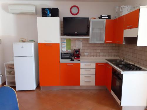 Η κουζίνα ή μικρή κουζίνα στο Villa su due livelli super accessoriata