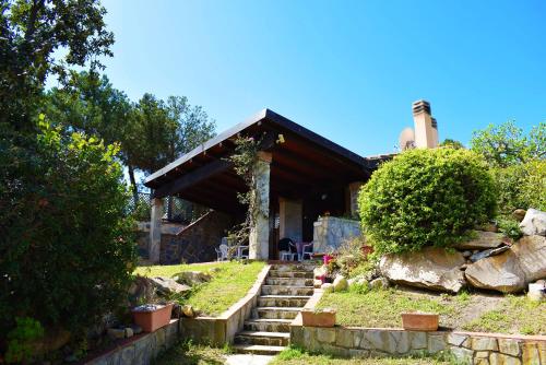 A garden outside Villa azzurra tra le coste del sud