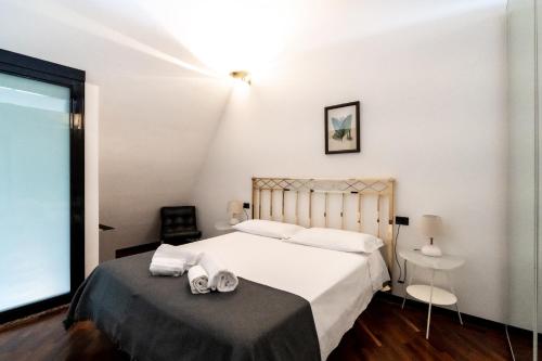 a bedroom with a bed with two towels on it at Casa Vistabella in Salò