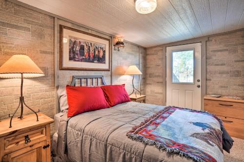 una camera da letto con un letto con cuscini rossi di Western-Style Phoenix Home 15 Mi to Lake Pleasant a Phoenix