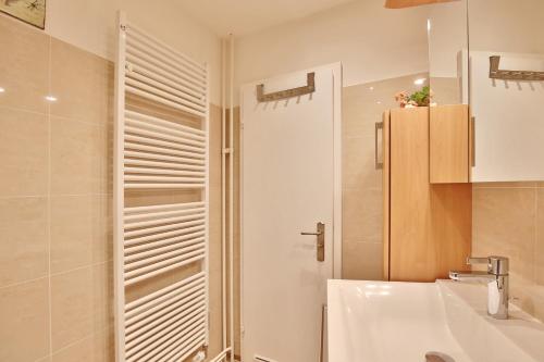 a bathroom with a toilet and a sink and a mirror at Carpe Diem Carpe Diem Appartement 109 in Niendorf