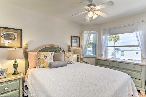 Una cama o camas en una habitación de Oasis House at The Nettles Island Resort!
