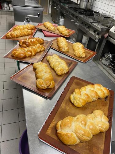 a bunch of loaves of bread on trays in a kitchen at Hotel Restaurant Schiff in Kappel-Grafenhausen