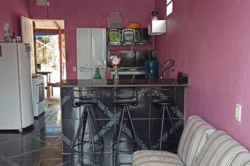 a kitchen with a bar with a couch in a room at Casa Cantinho de Santarém in Santarém