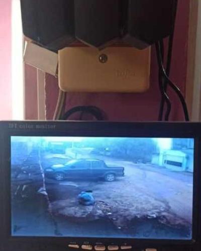 a television screen with a car in a parking lot at Casa Cantinho de Santarém in Santarém