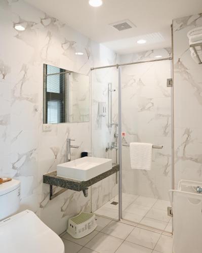 Bilik mandi di 宜蘭-讀好民宿 Read Nice House B&B 電梯民宿