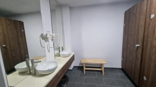 a bathroom with two sinks and a mirror at Vila Bun in Baile Felix