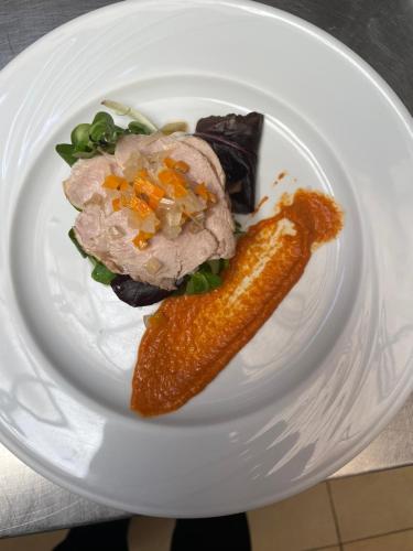 a plate of food with meat and vegetables on it at HOTEL MORENO in Elche de la Sierra