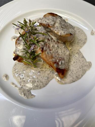 a white plate of food with meat and vegetables at HOTEL MORENO in Elche de la Sierra