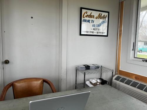 Μια τηλεόραση ή/και κέντρο ψυχαγωγίας στο The Cedar Motel