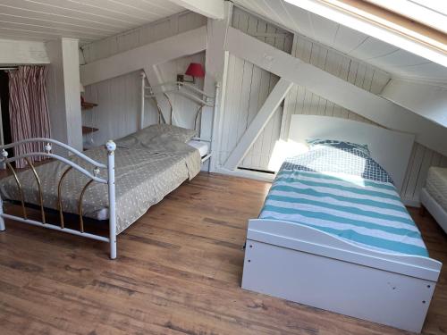 a bedroom with a bunk bed and a staircase at Appartement spacieux et lumineux Calanques Sormiou in Marseille