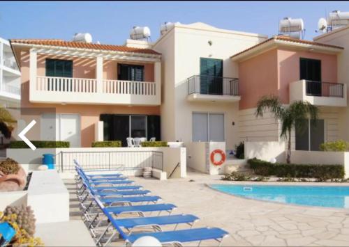 2 bedroom townhouse lower peyia paphos Cyprus