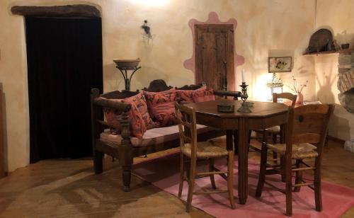 Fotografia z galérie ubytovania Garden House - Lovely Stone Built House with Panoramic View v destinácii Volissos