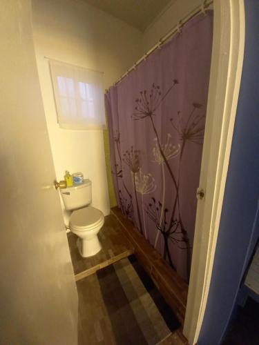 Kylpyhuone majoituspaikassa Labrish Guest House