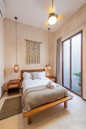a bedroom with a bed and a large window at Casa Trova Santa Lucía with Parking by Cercana in Mérida
