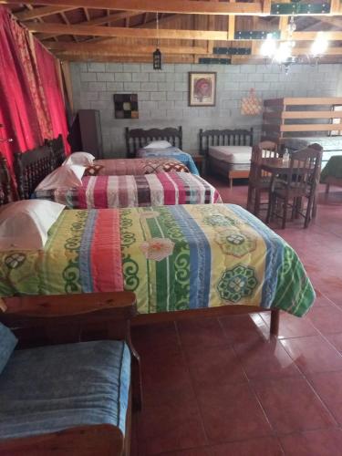 Ένα ή περισσότερα κρεβάτια σε δωμάτιο στο Hotel y Bungalows ecologicos Marcelo