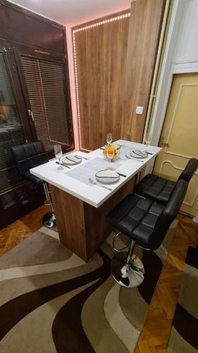 a large white island in a room with two glasses at Kingston in Pirot