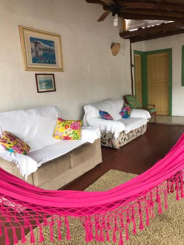 a room with two couches and a pink rug at Pousada Florescer in Paraty
