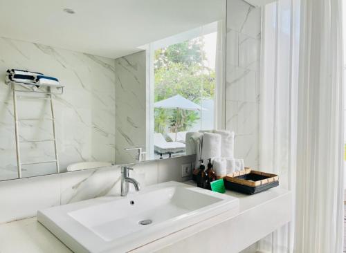 Ένα μπάνιο στο Alami Luxury Villa