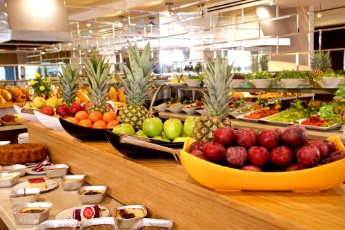 伊斯坦布尔Mosaic Hotel Old City -Special Category的商店里水果蔬菜的展示