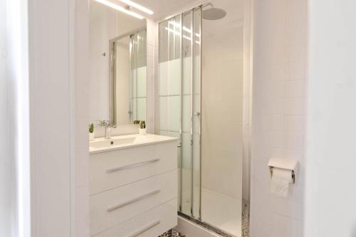 A bathroom at MARSOL