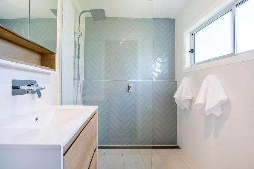 a bathroom with a shower and a sink at Beachcomber at Currarong - Pet Friendly - 5 Mins Walk to Currarong Rockpools in Currarong