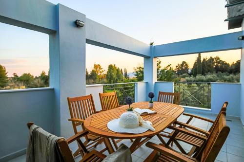 Μπαλκόνι ή βεράντα στο Paloma Mansion- Villa with Private Pool Embraced by Nature By Villa Mana Gers