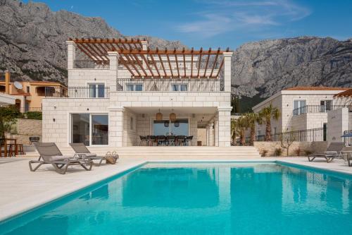 Bazén v ubytování Luxury Villa Salvina nebo v jeho okolí