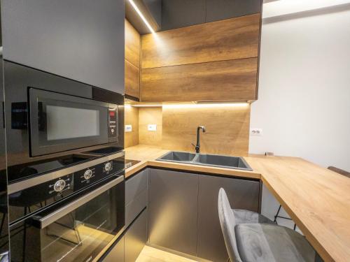 A kitchen or kitchenette at PIN Apartments