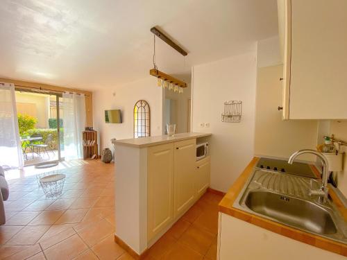 a kitchen with a sink and a counter at Appartement cosy pour un séjour bien-être in Saumane-de-Vaucluse