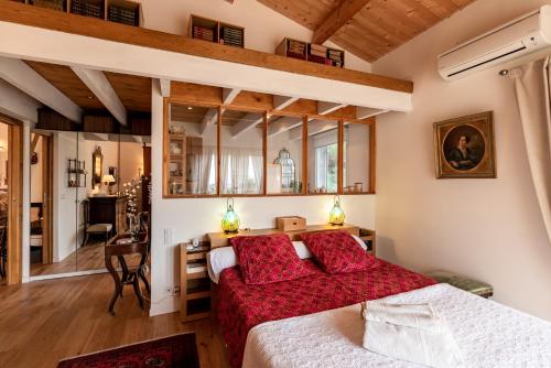 a bedroom with two beds and a dining room at Villa Pol & Dod - Piscine et vue sublime in Monacia-dʼAullène