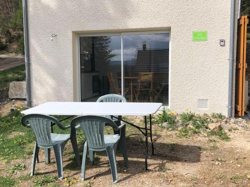 Photo de la galerie de l'établissement STUDIO SYMPA et AU CALME, au Chambon-sur-Lignon