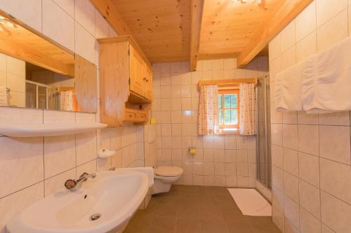 a bathroom with a sink and a toilet at Hainzbauer in Leogang